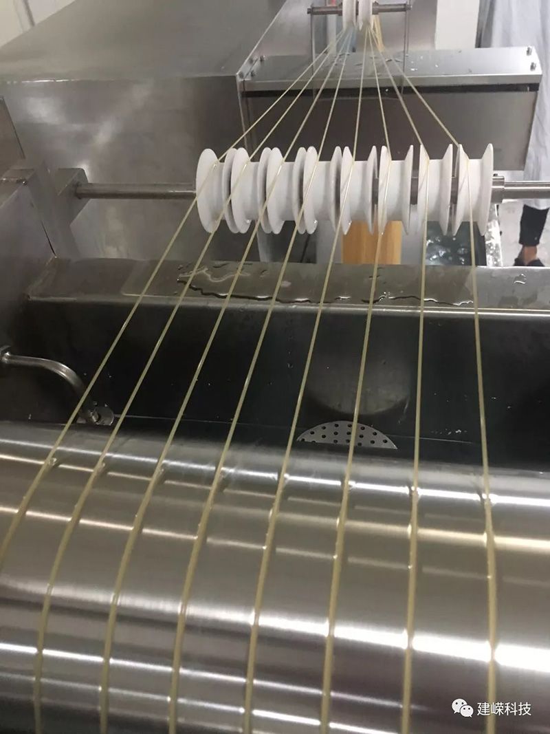 客戶現(xiàn)場紡絲驗收，開機紡絲一氣呵成